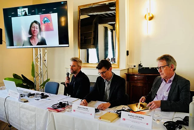 Panel hybride avec Nadine Müller (ver.di), Benjamin Schreiber, Oliver Philipp (FES) et Stefan Lücking (HBS)
