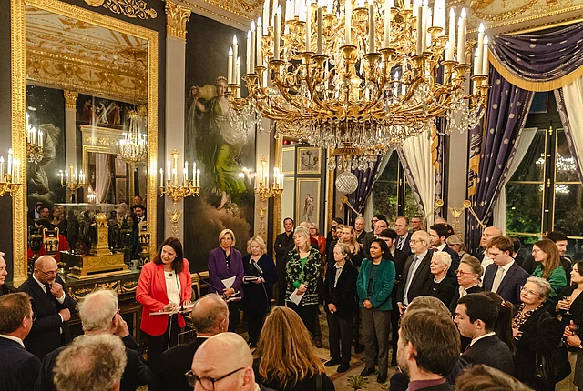 Discours de Gudrun Lingner, credits : FES Paris/Mathieu Gug