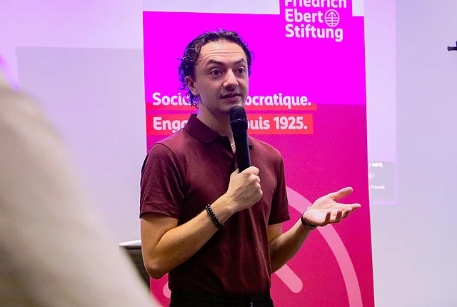 Rémi (JS) parle au micro