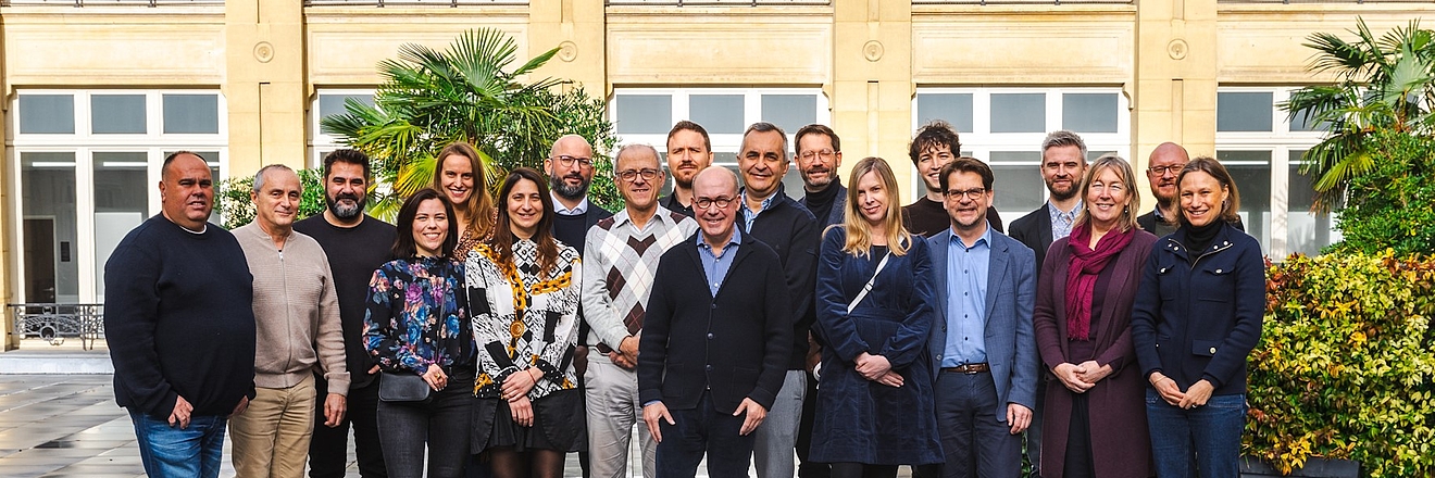 Photo de groupe trialogue, credits : FES Paris/Mathieu Gug